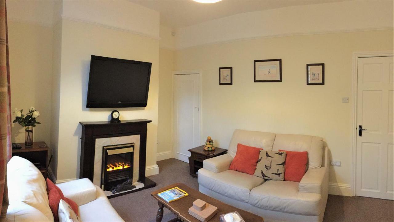 Browns Holiday Cottage Filey Extérieur photo