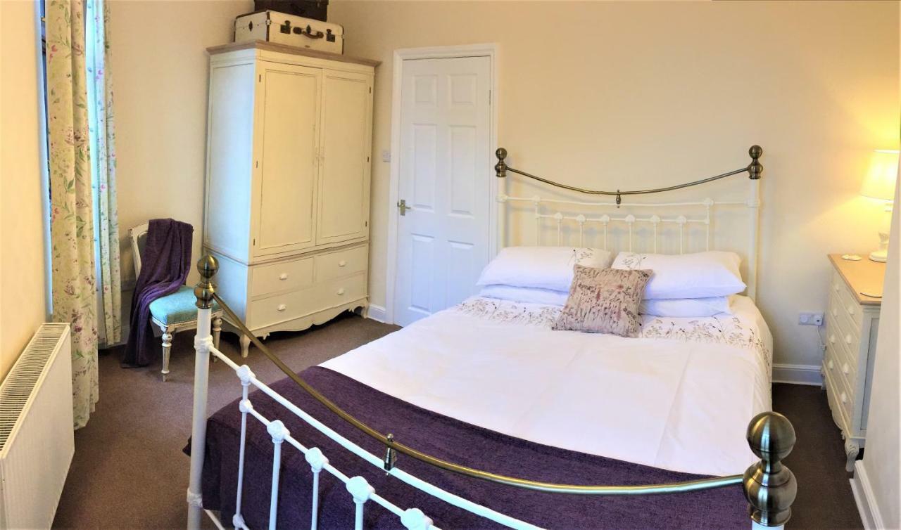 Browns Holiday Cottage Filey Extérieur photo