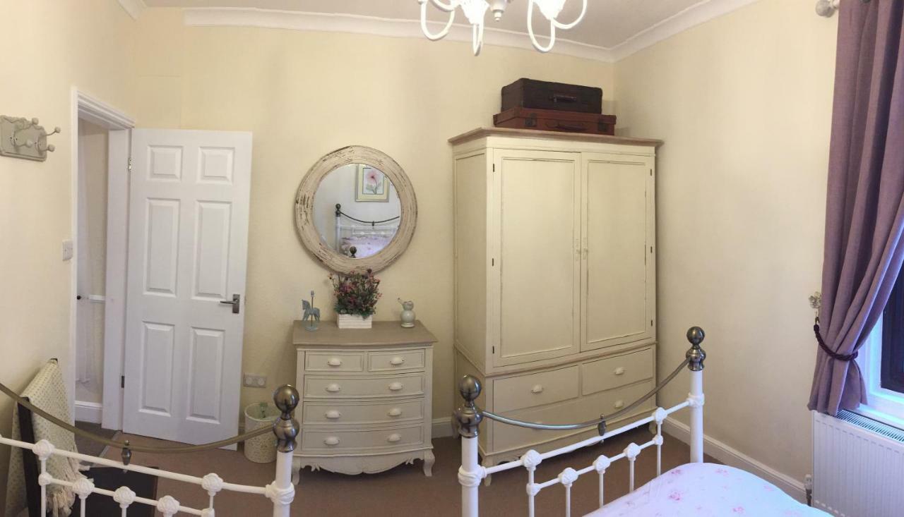 Browns Holiday Cottage Filey Extérieur photo
